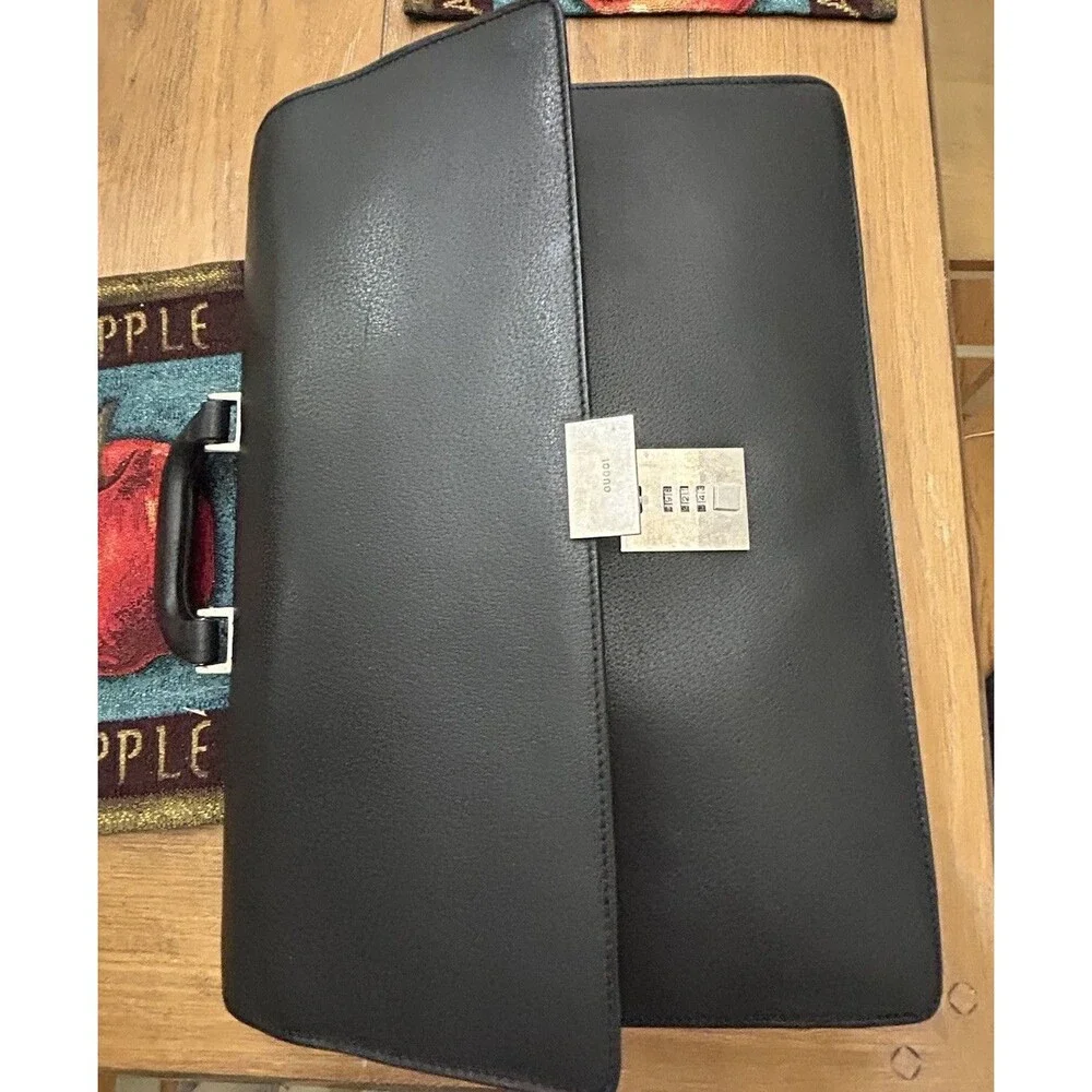 Gucci Pebbled Calfskin Executive Briefcase Silver Lock Near Mint Vintage